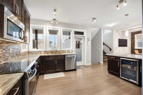 40 Evansfield Place Nw, Calgary, AB - Indoor Photo Showing Kitchen With Upgraded Kitchen