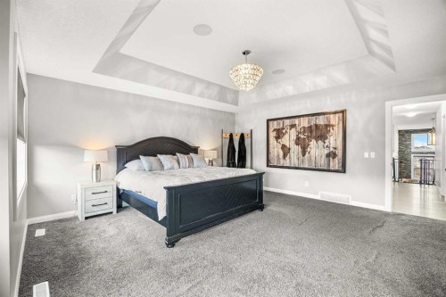 40 Evansfield Place Nw, Calgary, AB - Indoor Photo Showing Bedroom