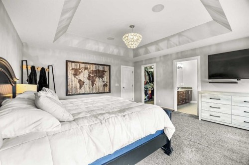 40 Evansfield Place Nw, Calgary, AB - Indoor Photo Showing Bedroom