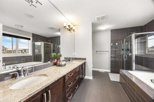40 Evansfield Place Nw, Calgary, AB - Indoor Photo Showing Bathroom