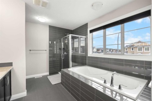 40 Evansfield Place Nw, Calgary, AB - Indoor Photo Showing Bathroom