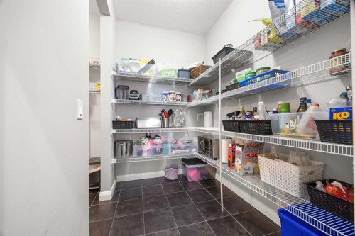 40 Evansfield Place Nw, Calgary, AB - Indoor With Storage