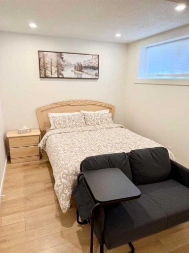 2820 16 Avenue Se, Calgary, AB - Indoor Photo Showing Bedroom