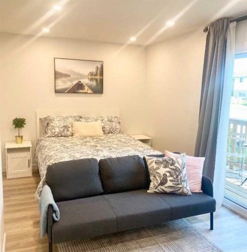 2820 16 Avenue Se, Calgary, AB - Indoor Photo Showing Bedroom