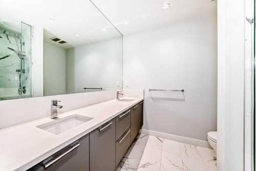 3905-530 3 Street Se, Calgary, AB - Indoor Photo Showing Bathroom