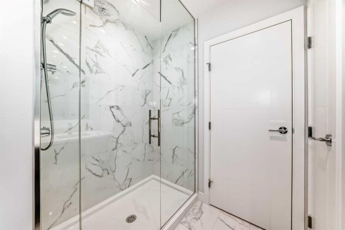 3905-530 3 Street Se, Calgary, AB - Indoor Photo Showing Bathroom