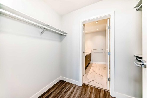 3905-530 3 Street Se, Calgary, AB - Indoor With Storage