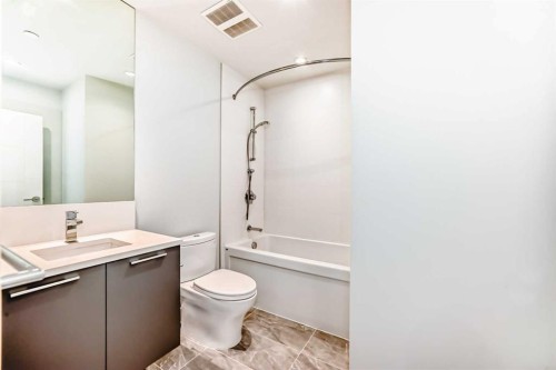 3905-530 3 Street Se, Calgary, AB - Indoor Photo Showing Bathroom