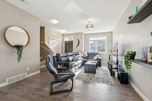 605 Evanston Manor Nw, Calgary, AB - Indoor Photo Showing Living Room