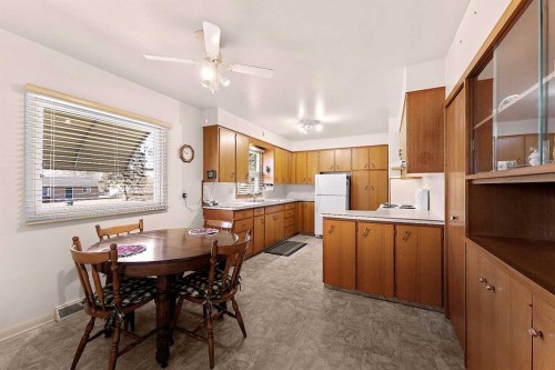 96 2 Street Se, High River, AB - Indoor