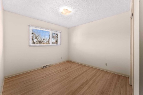 96 2 Street Se, High River, AB - Indoor Photo Showing Other Room