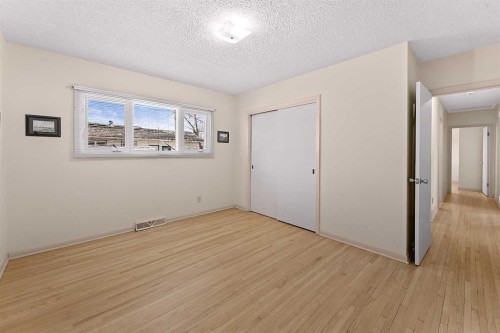 96 2 Street Se, High River, AB - Indoor Photo Showing Other Room