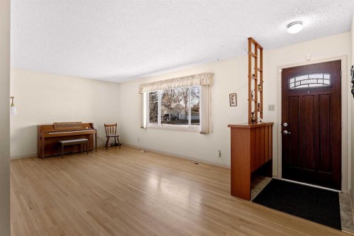 96 2 Street Se, High River, AB - Indoor