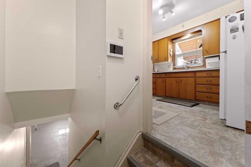 96 2 Street Se, High River, AB - Indoor