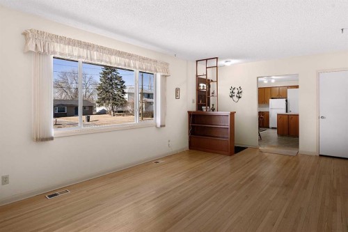 96 2 Street Se, High River, AB - Indoor