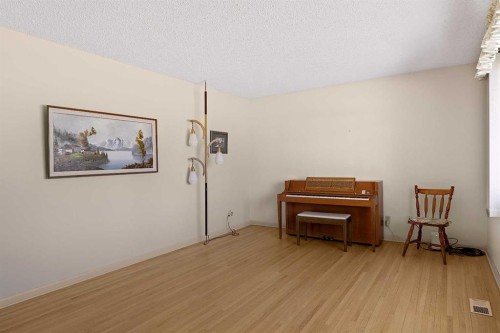 96 2 Street Se, High River, AB - Indoor Photo Showing Other Room
