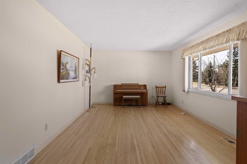 96 2 Street Se, High River, AB - Indoor Photo Showing Other Room