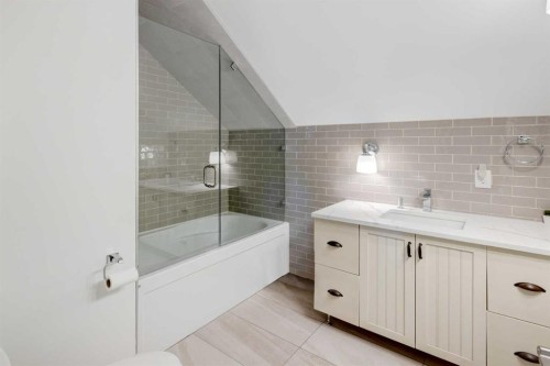 84 Eagle Butte Ranch, Rural Rocky View County, AB - Indoor Photo Showing Bathroom