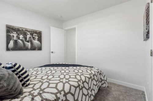 201-95 Saddlecrest Circle Ne, Calgary, AB - Indoor Photo Showing Bedroom