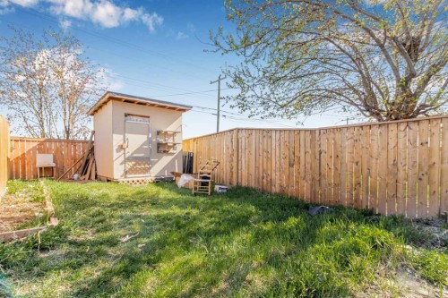 183 Penbrooke Close Se, Calgary, AB - Outdoor