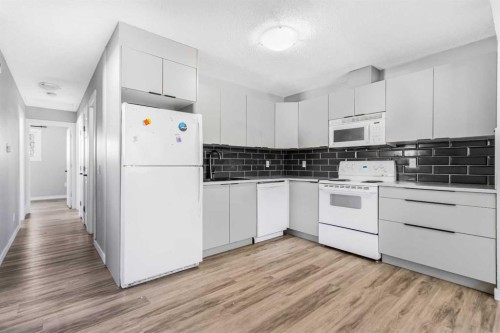 183 Penbrooke Close Se, Calgary, AB - Indoor Photo Showing Kitchen