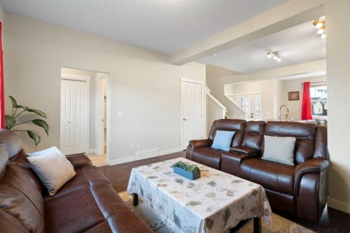 286 Fireside Place, Cochrane, AB - Indoor Photo Showing Living Room