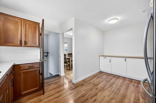 208 Silver Valley Rise Nw, Calgary, AB - Indoor Photo Showing Kitchen