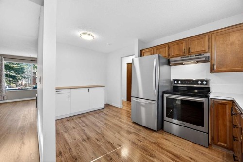 208 Silver Valley Rise Nw, Calgary, AB - Indoor Photo Showing Kitchen