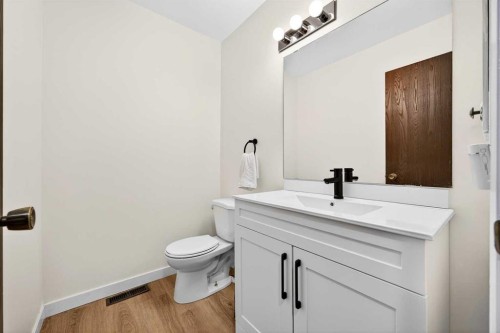 208 Silver Valley Rise Nw, Calgary, AB - Indoor Photo Showing Bathroom
