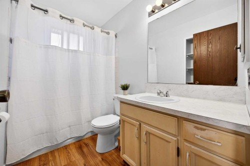 208 Silver Valley Rise Nw, Calgary, AB - Indoor Photo Showing Bathroom
