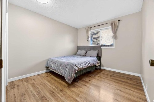 208 Silver Valley Rise Nw, Calgary, AB - Indoor Photo Showing Bedroom