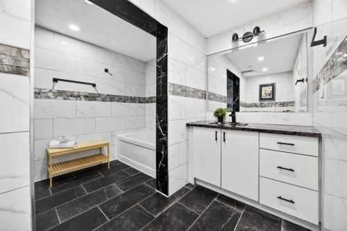 208 Silver Valley Rise Nw, Calgary, AB - Indoor Photo Showing Bathroom
