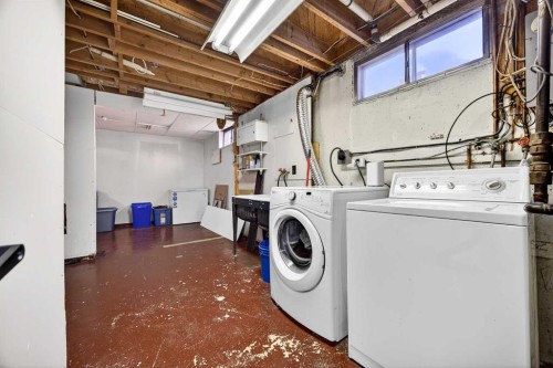 208 Silver Valley Rise Nw, Calgary, AB - Indoor Photo Showing Laundry Room