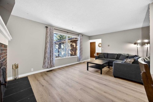 208 Silver Valley Rise Nw, Calgary, AB - Indoor Photo Showing Living Room