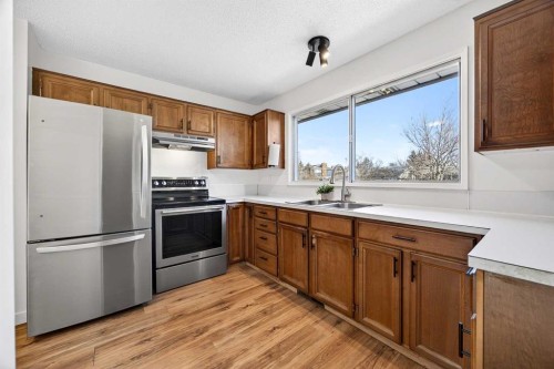 208 Silver Valley Rise Nw, Calgary, AB - Indoor Photo Showing Kitchen With Double Sink