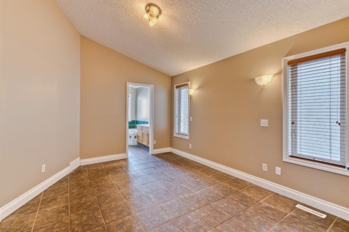 180 Hidden Vale Close Nw, Calgary, AB - Indoor Photo Showing Other Room
