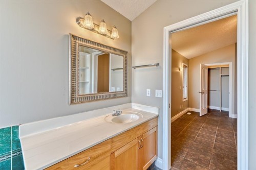 180 Hidden Vale Close Nw, Calgary, AB - Indoor Photo Showing Bathroom