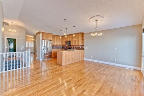 180 Hidden Vale Close Nw, Calgary, AB - Indoor Photo Showing Kitchen