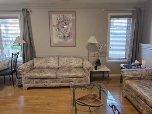 180 Hidden Vale Close Nw, Calgary, AB - Indoor Photo Showing Living Room