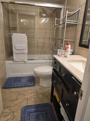 180 Hidden Vale Close Nw, Calgary, AB - Indoor Photo Showing Bathroom