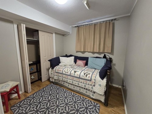 180 Hidden Vale Close Nw, Calgary, AB - Indoor Photo Showing Bedroom