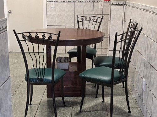 180 Hidden Vale Close Nw, Calgary, AB - Indoor Photo Showing Other Room