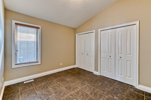 180 Hidden Vale Close Nw, Calgary, AB - Indoor Photo Showing Other Room
