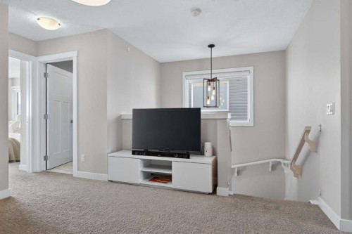 29 Howse Street Ne, Calgary, AB - Indoor Photo Showing Other Room