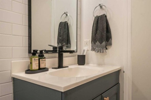 9632 Alcott Road Se, Calgary, AB - Indoor Photo Showing Bathroom