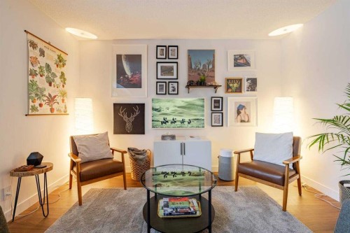9632 Alcott Road Se, Calgary, AB - Indoor Photo Showing Living Room