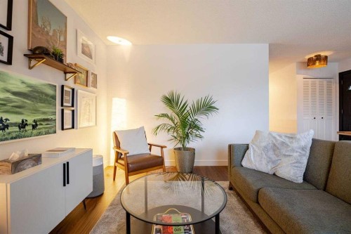 9632 Alcott Road Se, Calgary, AB - Indoor Photo Showing Living Room