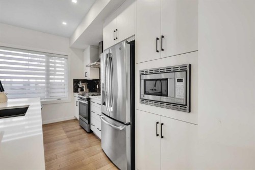 247 Greenbriar Common Nw, Calgary, AB - Indoor Photo Showing Kitchen With Stainless Steel Kitchen With Upgraded Kitchen
