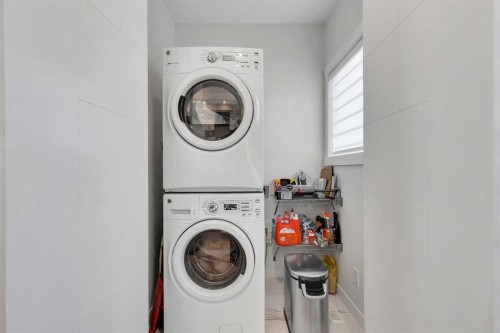 247 Greenbriar Common Nw, Calgary, AB - Indoor Photo Showing Laundry Room