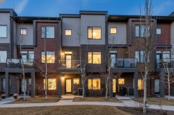 247 Greenbriar Common NW Calgary, AB T3B 6J3